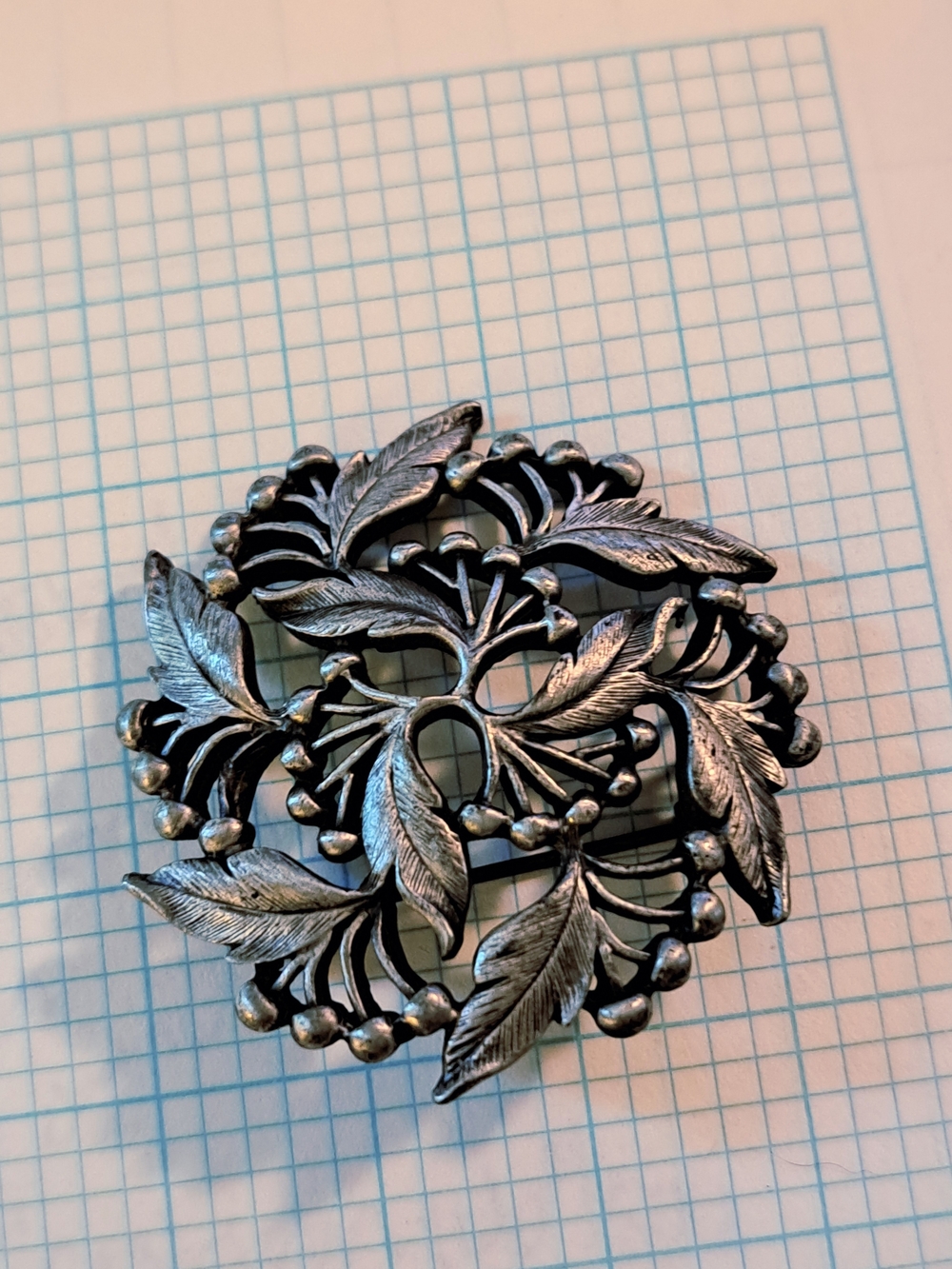 Amway Antique-Inspired Pewter Silver Tone Holly Berry Leaf Floral Brooch Pin